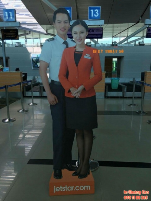 In PP bồi formex mô hình nhân viên tiếp viên hàng không tại sân bay